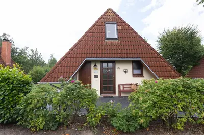 Das Gebäude in dem sich das Ferienhaus befindet