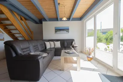 Ein Sitzbereich in der Unterkunft Ferienhaus Kniepsand 08