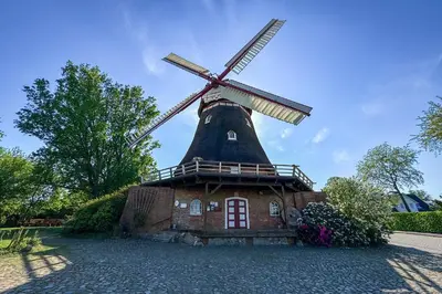 Das Gebäude in dem sich das Ferienhaus befindet
