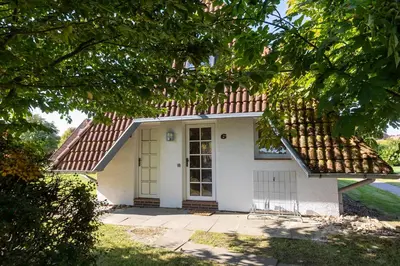 Das Gebäude in dem sich das Ferienhaus befindet