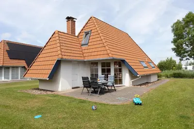 Das Gebäude in dem sich das Ferienhaus befindet