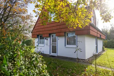Das Gebäude in dem sich das Ferienhaus befindet
