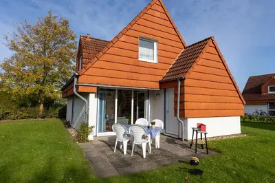 Das Gebäude in dem sich das Ferienhaus befindet
