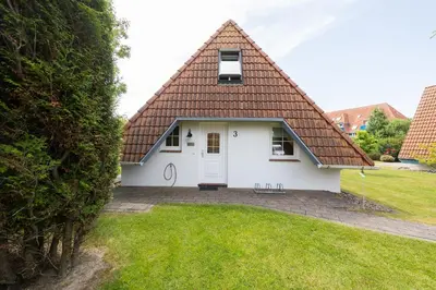 Das Gebäude in dem sich das Ferienhaus befindet