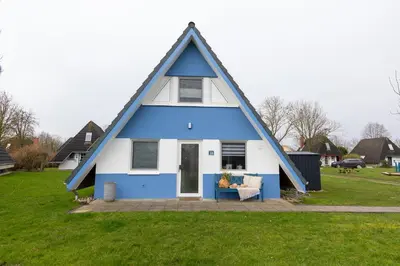 Das Gebäude in dem sich das Ferienhaus befindet