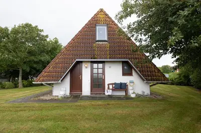 Das Gebäude in dem sich das Ferienhaus befindet