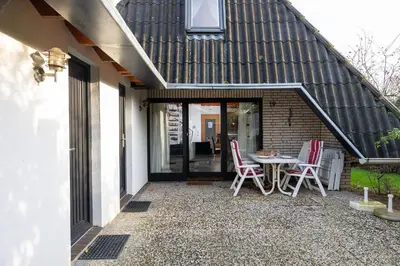 Das Gebäude in dem sich das Ferienhaus befindet