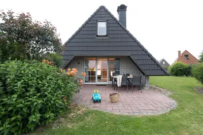 Ein Garten an der Unterkunft Ferienhaus Mellumplate 38