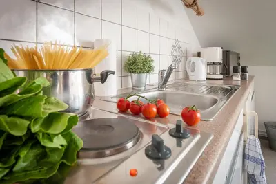 Küche/Küchenzeile in der Unterkunft Die Ferienwohnung direkt am Meer