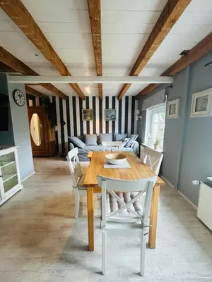 Ein Sitzbereich in der Unterkunft Ferienwohnung am Wernerwald