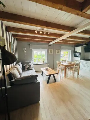 Ein Sitzbereich in der Unterkunft Ferienwohnung am Wernerwald