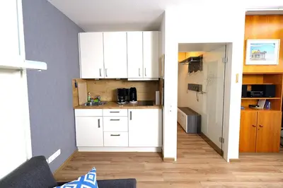 Küche/Küchenzeile in der Unterkunft Terrassenhaus Duhnen Whg 90 mit Seeblick, 150m zum Strand