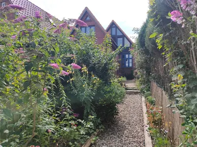 Ein Garten an der Unterkunft Tiny House - Kleines Glück auf dem Ostedeich