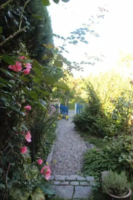 Ein Garten an der Unterkunft Tiny House - Kleines Glück auf dem Ostedeich