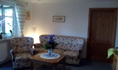Ein Sitzbereich in der Unterkunft Ferienwohnung Sievers