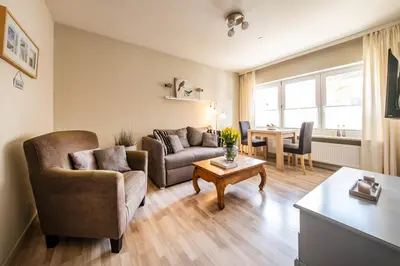 Ein Sitzbereich in der Unterkunft Op de Westerwarft Wohnung 2