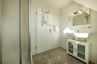 Ein Badezimmer in der Unterkunft Op de Westerwarft Wohnung 5