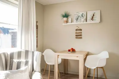 Ein Sitzbereich in der Unterkunft Op de Westerwarft Wohnung 3