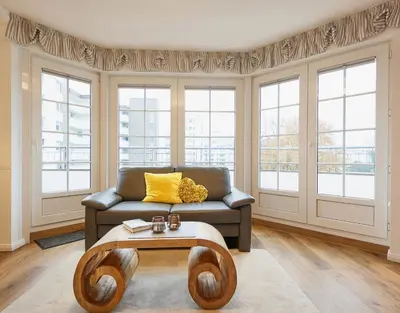 Ein Sitzbereich in der Unterkunft Ferienwohnung mit Meerblick Grimmershörnbucht