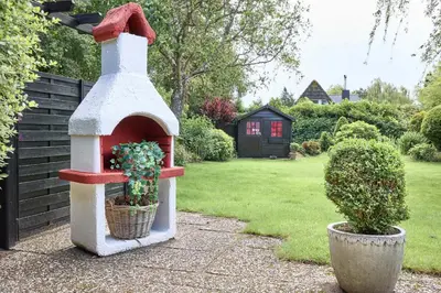 Ein Garten an der Unterkunft Utspannen