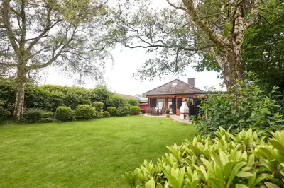 Ein Garten an der Unterkunft Utspannen