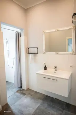 Ein Badezimmer in der Unterkunft Gemächliche Haushälfte mit 4 Schlafzimmern