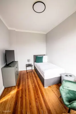 Ein Bett oder Betten in einem Zimmer der Unterkunft Gemächliche Haushälfte mit 4 Schlafzimmern