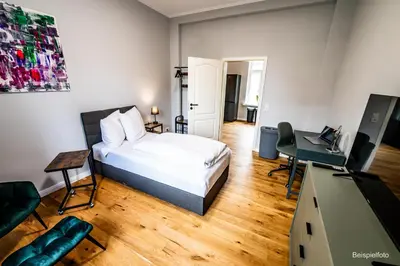 TV/Unterhaltungsangebot in der Unterkunft 4 Zimmer neues luxuriöses City Apartment Terrasse tolle Einzelbetten ruhig