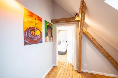 Ein Bett oder Betten in einem Zimmer der Unterkunft 6 Zimmer 130 m2 Wundervoll sanierte Wohnung zentral ruhig hochwertig