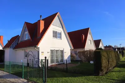 Das Gebäude in dem sich das Ferienhaus befindet