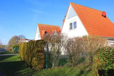 Das Gebäude in dem sich das Ferienhaus befindet