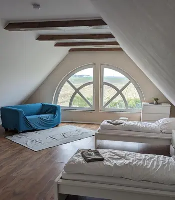 Ein Bett oder Betten in einem Zimmer der Unterkunft Große Landhauswohnung