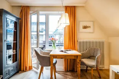 Ein Sitzbereich in der Unterkunft Apartment Zeppelinstraße