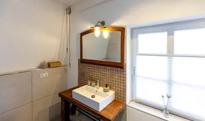 Ein Badezimmer in der Unterkunft Brick House In Secluded Setting