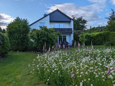 Ein Garten an der Unterkunft Pfötchenparadies I