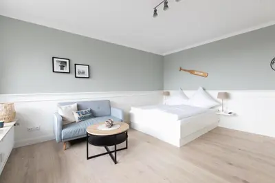 Ein Bett oder Betten in einem Zimmer der Unterkunft Top gelegenes Apartment mit Meerblick in der Ferne