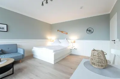 Ein Bett oder Betten in einem Zimmer der Unterkunft Top gelegenes Apartment mit Meerblick in der Ferne