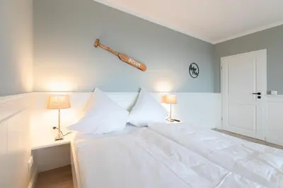 Ein Bett oder Betten in einem Zimmer der Unterkunft Top gelegenes Apartment mit Meerblick in der Ferne