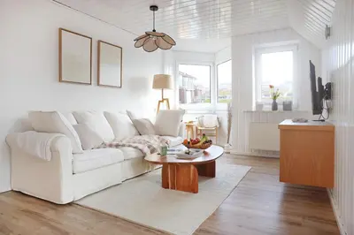 Ein Sitzbereich in der Unterkunft 2 Zimmer Wohntraum mit Balkon und Hafenblick
