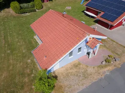Das Gebäude in dem sich das Ferienhaus befindet