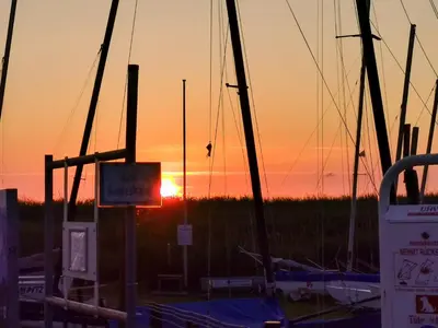 Blick auf den Sonnenuntergang/Sonnenaufgang von der Ferienwohnung aus oder aus der Nähe