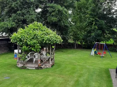 Ein Kinderspielbereich in der Unterkunft Ferienwohnung Kalle
