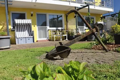 Ein Garten an der Unterkunft Apartmenthaus Wattwurm - Mit beheiztem Schwimmbad