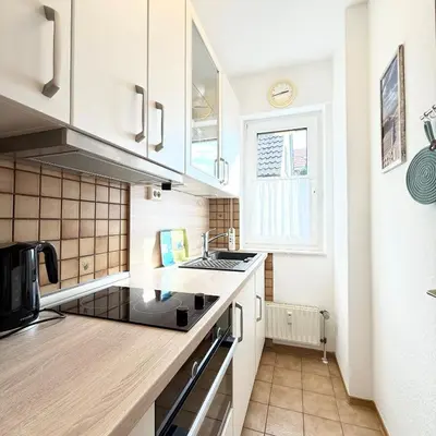 Küche/Küchenzeile in der Unterkunft Voßhörn 3 Wohnung 2