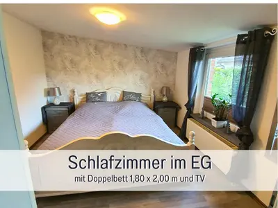 Ein Bett oder Betten in einem Zimmer der Unterkunft Ferienhaus Odisheim - Hunde herzlich willkommen - hoher Zaun - Terrasse mit Überdachung - familienfreundlich