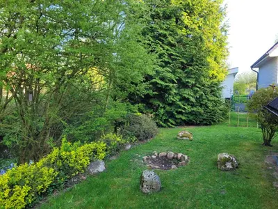 Ein Garten an der Unterkunft Ferienhaus ROSA mit Sauna