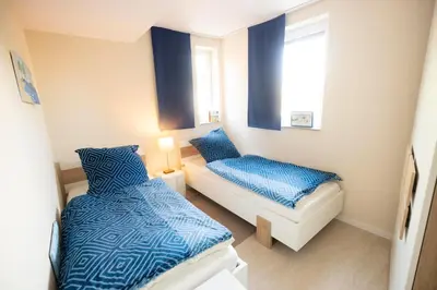 Ein Bett oder Betten in einem Zimmer der Unterkunft Nordsee direkt Garten Hallenbad und Sauna Strandkorb in der Saison