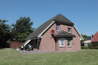 Das Gebäude in dem sich das Ferienhaus befindet