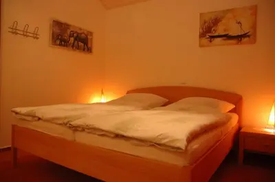Ein Bett oder Betten in einem Zimmer der Unterkunft Wellnesshaus Stella Maris - mit Bootssteg - All Inklusive