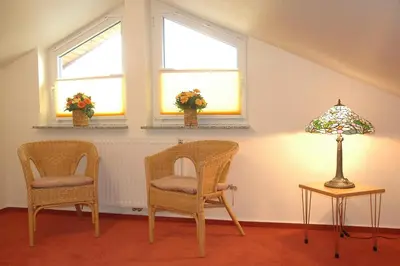 Ein Sitzbereich in der Unterkunft Wellnesshaus Stella Maris - mit Bootssteg - All Inklusive